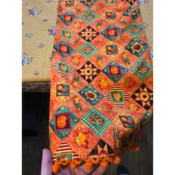 Vintage reversible table runner - Picture 6 of 10